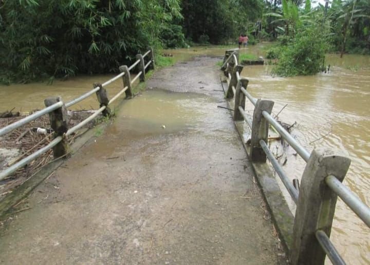 Jembatan Kali Cimoyan Patia Pandeglang Terancam Ambruk 1 Jembatan Kali Cimoyan Patia Pandeglang Terancam Ambruk