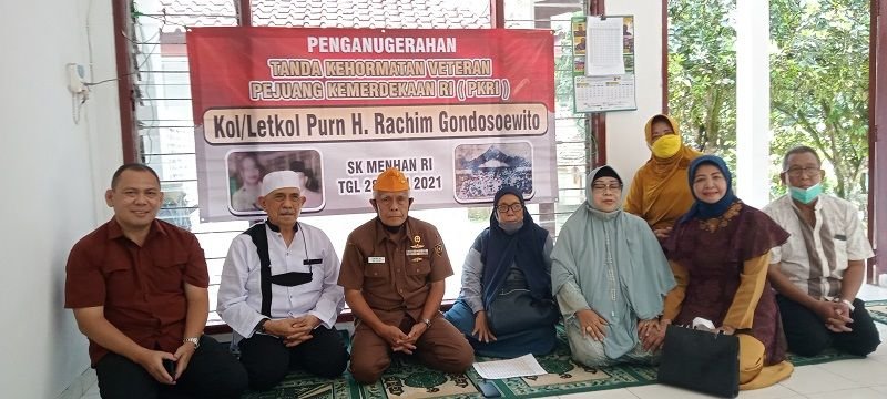 Pejuang Asal Lebak Kol TNI Rachim Gondosoewito Dapat Tanda Kehormatan dari Kemenhan, Pernah Pimpin BKR 4 Pejuang Asal Lebak Kol TNI Rachim Gondosoewito Dapat Tanda Kehormatan dari Kemenhan, Pernah Pimpin BKR