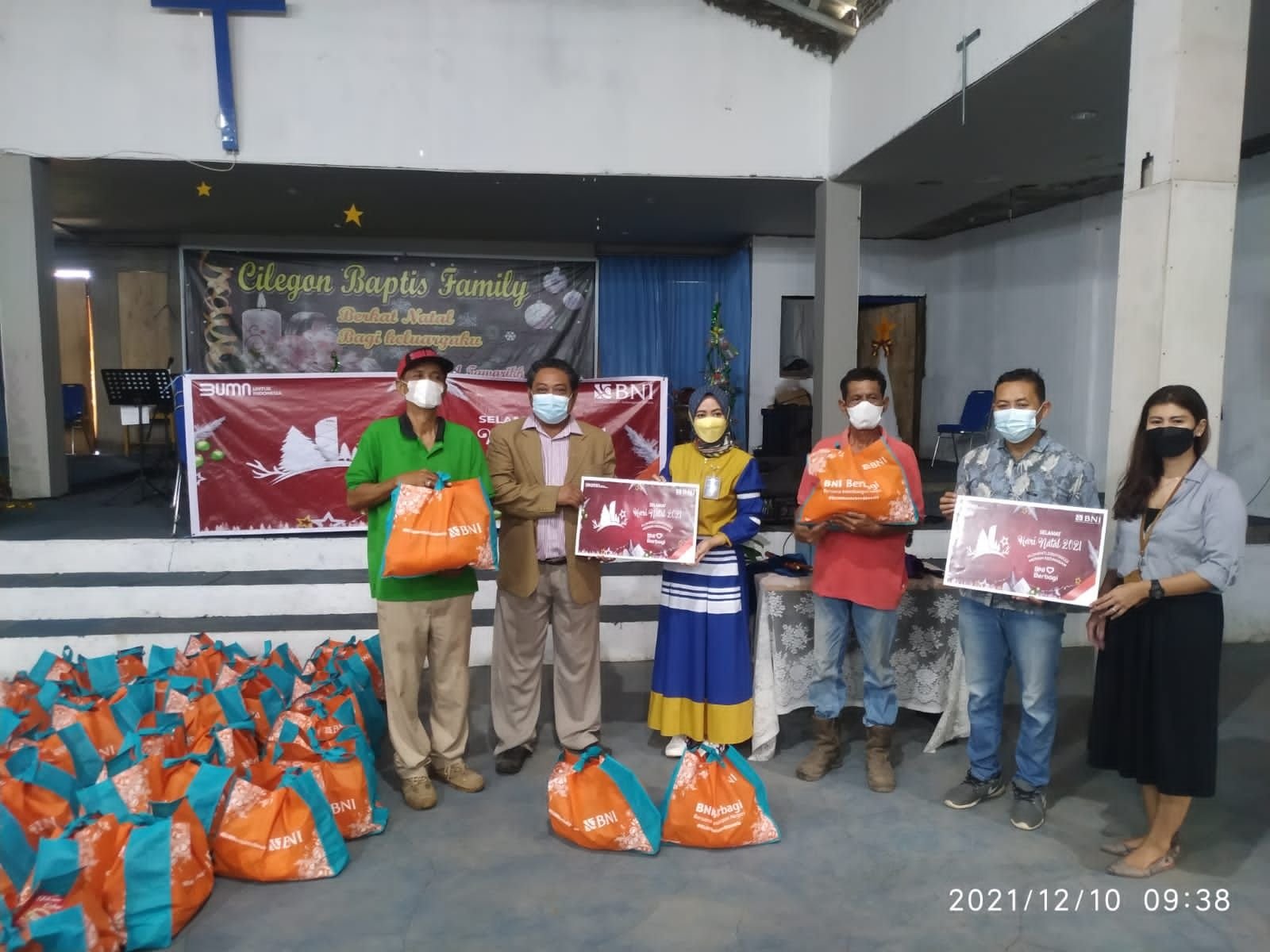 BNI Bagikan Paket Pangan Damai Natal