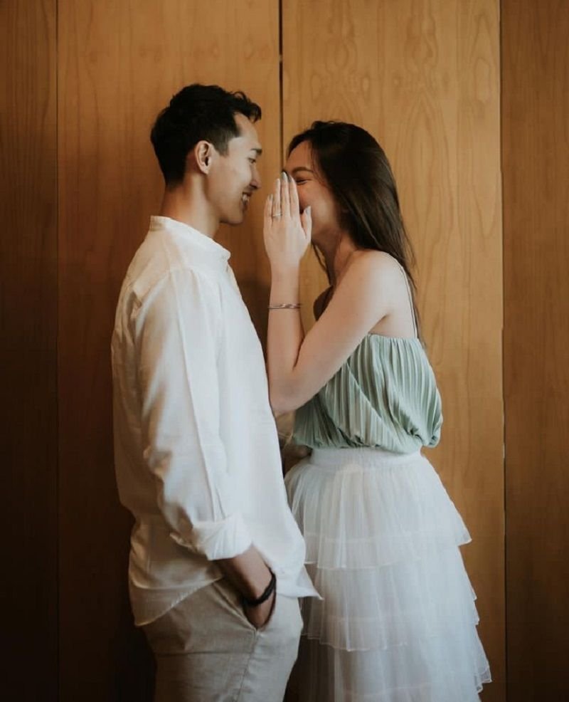 Selamat! Jonatan Christie dan Shania Junianatha Resmi Bertunangan