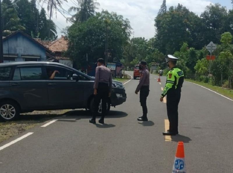 Polres Pandeglang Resmi Berlakukan Ganjil Genap , Ratusan Kendaraan Diputar Balik 3 Polres Pandeglang Resmi Berlakukan Ganjil Genap , Ratusan Kendaraan Diputar Balik