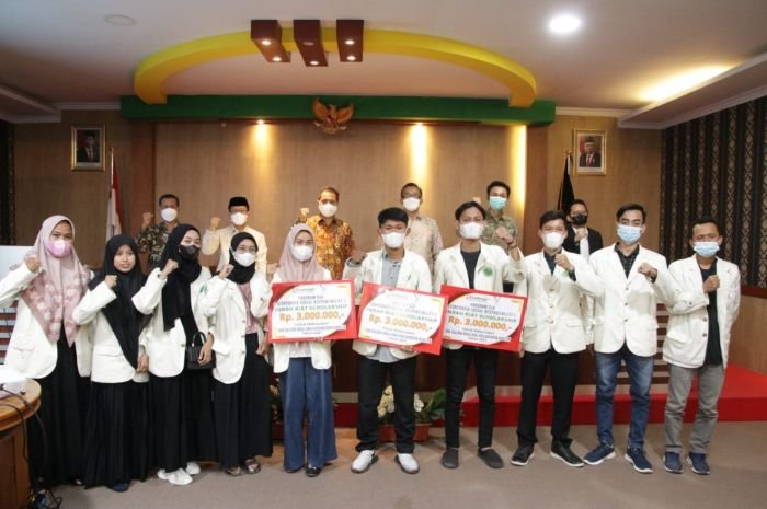 Gelontorkan CSR, 10 Mahasiswa UIN SMH Banten Dapat Beasiswa dari PT IKPP