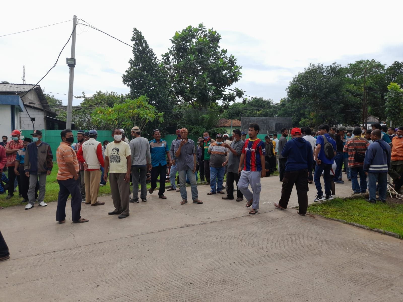 Pemkot Cilegon Digeruduk Ribuan Ojek Pangkalan, Begini yang Terjadi 1 Pemkot Cilegon Digeruduk Ribuan Ojek Pangkalan, Begini yang Terjadi