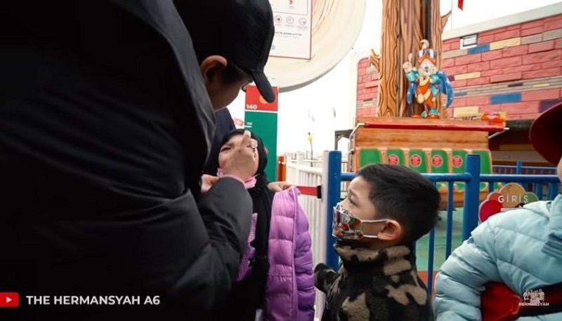 Arsy Hermansyah Kecelakaan, Jatuh Saat Naik Wahana Ekstrem di Turki 1 Arsy Hermansyah Kecelakaan, Jatuh Saat Naik Wahana Ekstrem di Turki