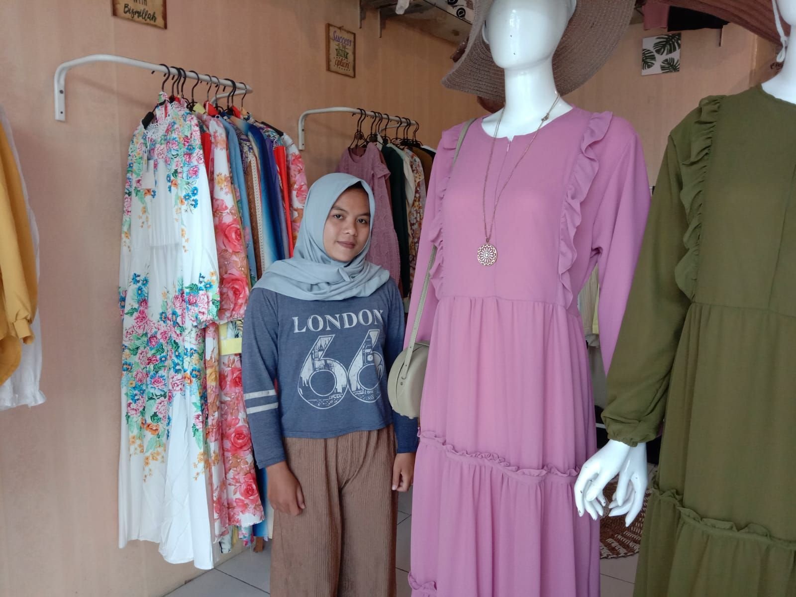 Resepsi Pernikahan Picu Penjualan Galeri Hijab Casual 1 Resepsi Pernikahan Picu Penjualan Galeri Hijab Casual