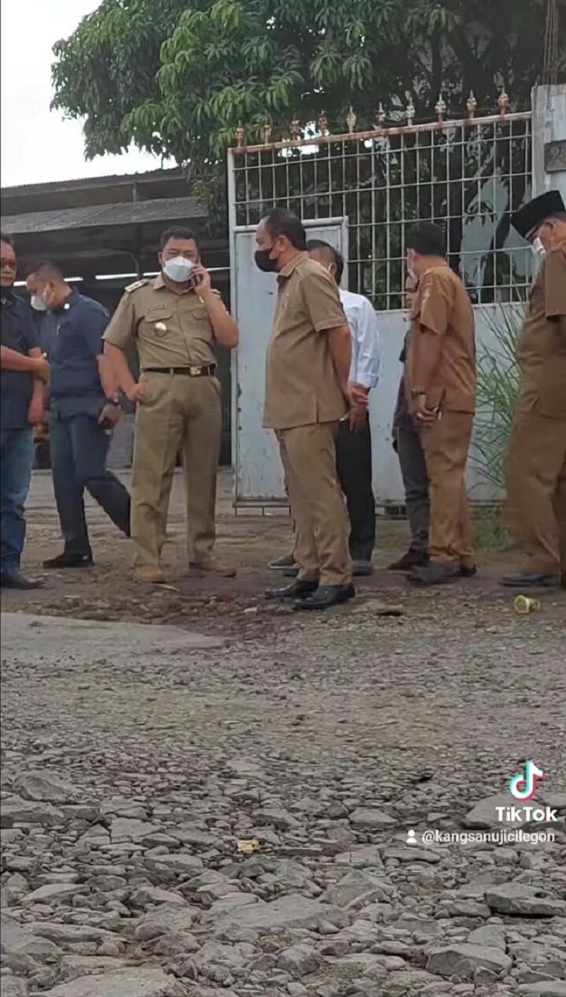 Tinjau Jalan Ciwedus, Instagram Wakil Walikota Sanuji Dibanjiri Keluhan Jalan Rusak 1 Tinjau Jalan Ciwedus, Instagram Wakil Walikota Sanuji Dibanjiri Keluhan Jalan Rusak