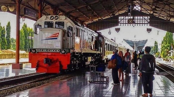 BURUAN BOOKING! Daftar Lengkap Tiket Kereta Api Mudik Lebaran H-5 dari Stasiun Gambir ke Solo 4 BURUAN BOOKING! Daftar Lengkap Tiket Kereta Api Mudik Lebaran H-5 dari Stasiun Gambir ke Solo