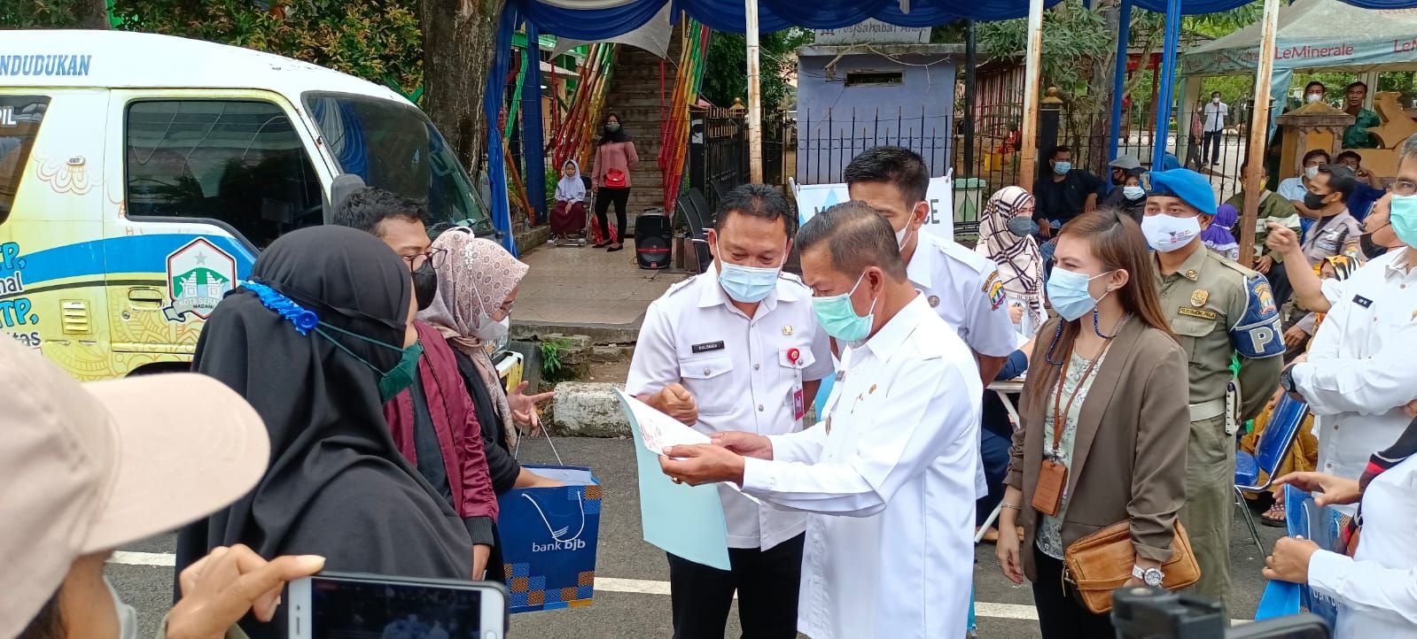 Buat KTP dan Dokumen Kependudukan di Alun-Alun Kota Serang Setengah Jam Langsung Jadi