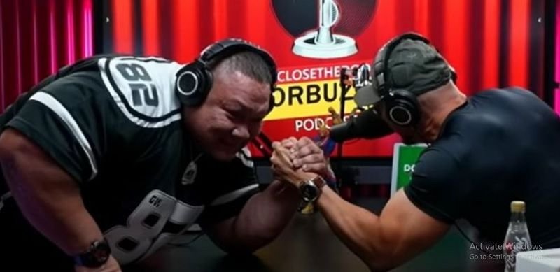 Ini yang Terjadi Saat Deddy Corbuzier Beradu Panco dengan Aji Soeganda Manusia Terkuat di Indonesia