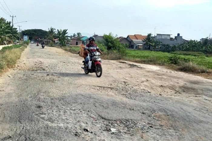 Gagal Lelang, Akses Jalan Panggungrawi Cilegon Bertambah Rusak