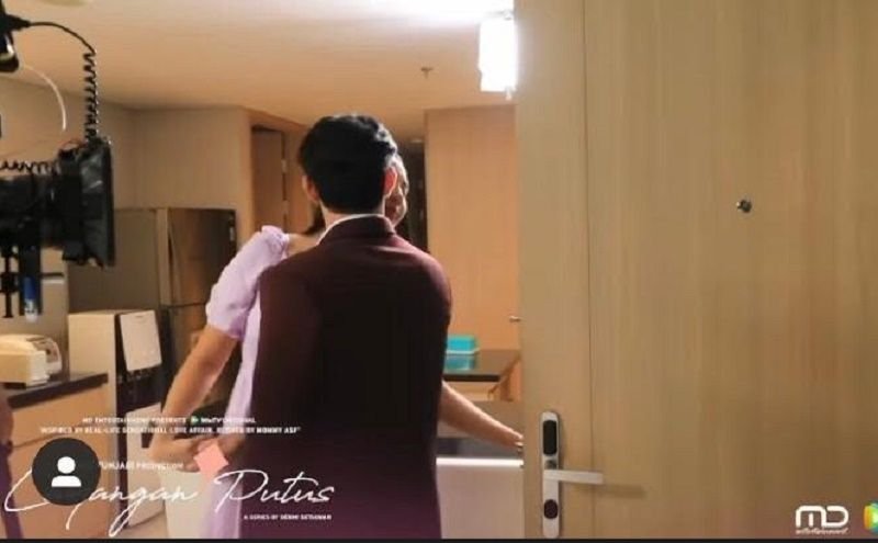 Reza Rahadian Ungkap Soal Adegan Ranjang di Layangan Putus Bersama Anya Geraldine