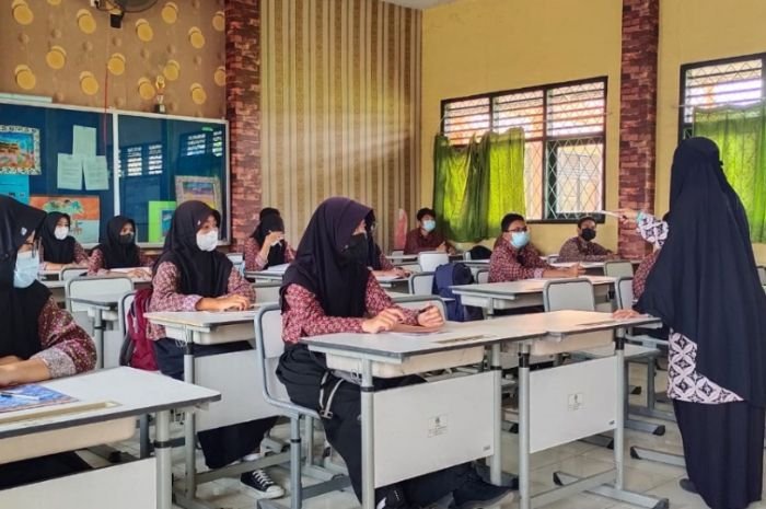 Tak Mau Kecolongan Penyebaran Covid-19, SMAN 1 Cikande Lengkapi Sarana dan Prasarana PTM Terbatas 5 Tak Mau Kecolongan Penyebaran Covid-19, SMAN 1 Cikande Lengkapi Sarana dan Prasarana PTM Terbatas