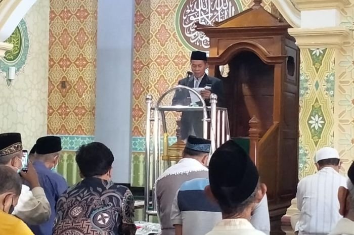 Walikota Serang Syafrudin Jadi Khatib Salat Jumat di Masjid Ats Tsauroh, Ajak Jemaah Pandai Koreksi Diri