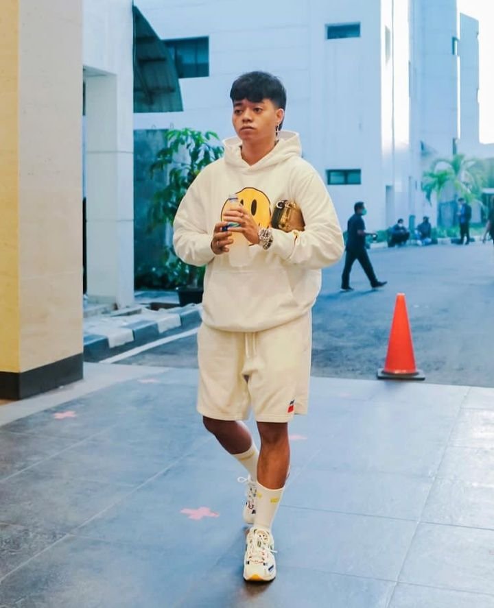 Bukan Main! Reza Arap Beli NFT Foto Selfie Ghozali Everyday Seharga Rp18 Juta 7 Bukan Main! Reza Arap Beli NFT Foto Selfie Ghozali Everyday Seharga Rp18 Juta