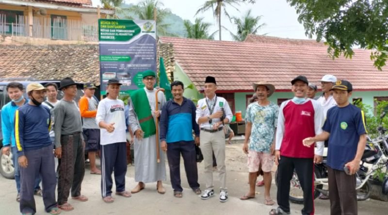 Ketua Majelis Syuro Al-Khairiyah Resmikan Madrasah di Bojonegara Serang Banten