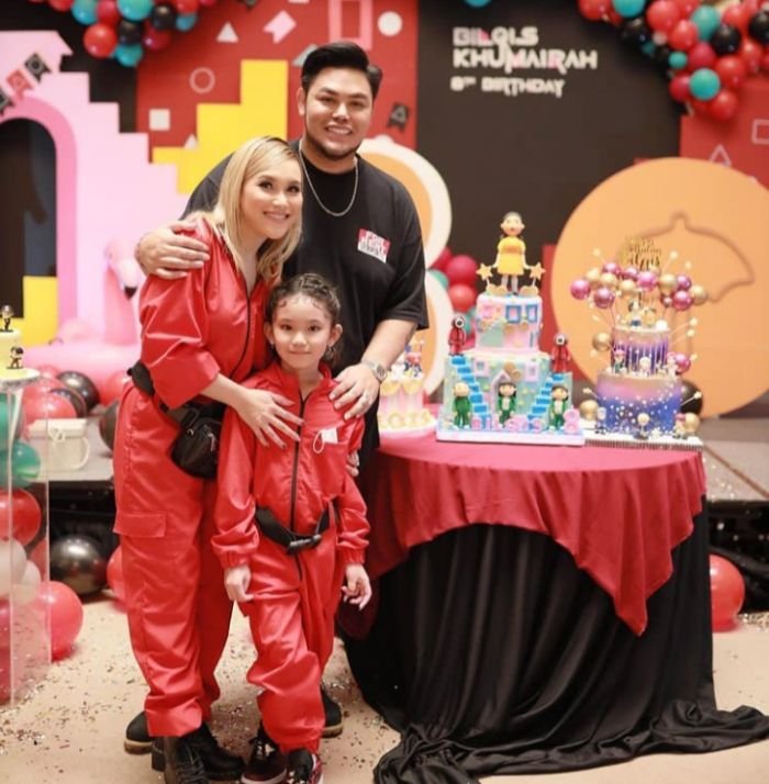 Tidak Terima Disuruh Mencuci Piring oleh Ivan Gunawan, Ayu Ting Ting: Mau Nyuruh Anak Gue Susah? 1 Tidak Terima Disuruh Mencuci Piring oleh Ivan Gunawan, Ayu Ting Ting: Mau Nyuruh Anak Gue Susah?