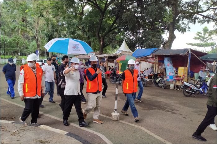 Pantau Stadion Maulana Yusuf, Wakil Walikota Serang Dibuat Kesal Lihat Tenda dan Gerobak Pedagang Semrawut