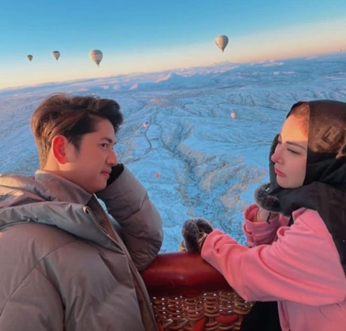 Resmi Pacaran dengan Zikri Daulay, Ayu Aulia Kini Tampil Berhijab Saat Liburan di Turki 1 Resmi Pacaran dengan Zikri Daulay, Ayu Aulia Kini Tampil Berhijab Saat Liburan di Turki