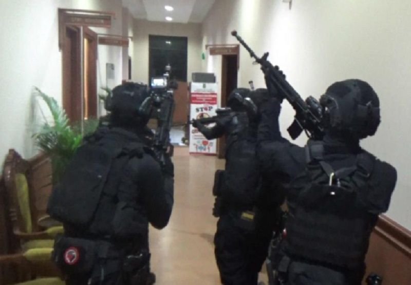 Rentetan Tembakan Berhasil Bebaskan Pejabat Pemkot Cilegon yang Disandera