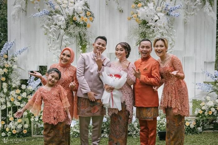 Mengusung Konsep Outdoor, Syifa Adik Ayu Ting Ting Resmi Bertunangan dengan Nanda Fachrizal 1 Mengusung Konsep Outdoor, Syifa Adik Ayu Ting Ting Resmi Bertunangan dengan Nanda Fachrizal