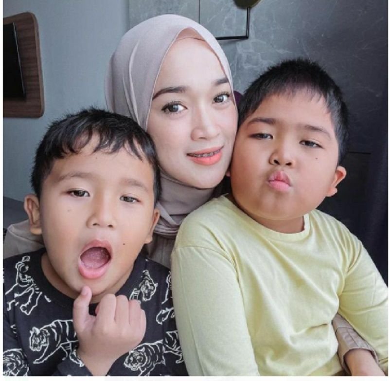 Profil dan Biodata Ririe Fairus, Mantan Istri Ayus Sabyan yang Menangis di Depan Maia Estianty