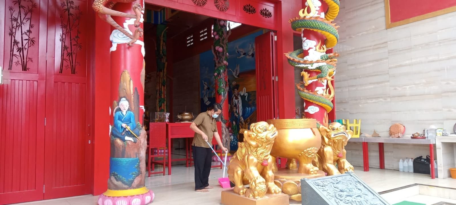 Hadapi Perayaan Imlek, Jemaah Vihara Ananda Kerja Bakti selama Tiga Hari