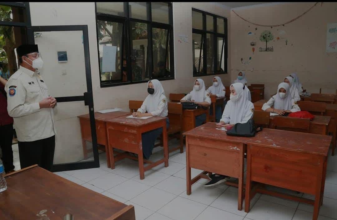 Ingat! PTM Sekolah di Banten Kini Hanya 25 Persen, Sisanya Belajar Online 6 Kemendikbud Apresiasi Pelaksanaan PTM 50 Persen di Provinsi Banten
