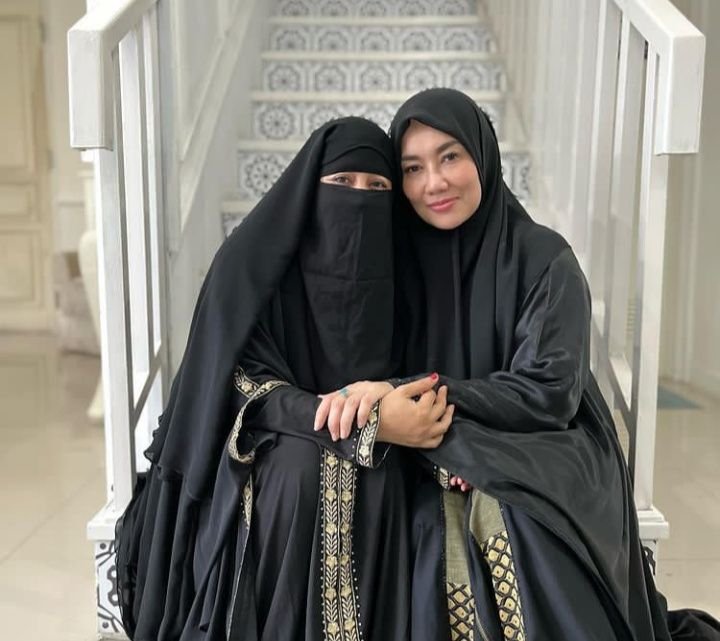 Reza Artamevia Tampil Berhijab, Ungkap Hubungan Al-Qur’an Dengan Kariernya Sebagai Penyanyi