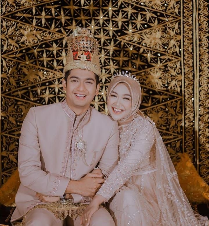 Oki Setiana Dewi Pangling, Dekorasi Ngunduh Mantu Ria Ricis di Aceh Mirip Kerajaan 1 Oki Setiana Dewi Pangling, Dekorasi Ngunduh Mantu Ria Ricis di Aceh Mirip Kerajaan