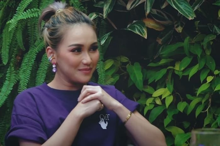 Ayu Ting Ting Promosi Nasi Pedas Ayah Ojak, Harganya Bikin Protes Netizen 1 Ayu Ting Ting Promosi Nasi Pedas Ayah Ojak, Harganya Bikin Protes Netizen