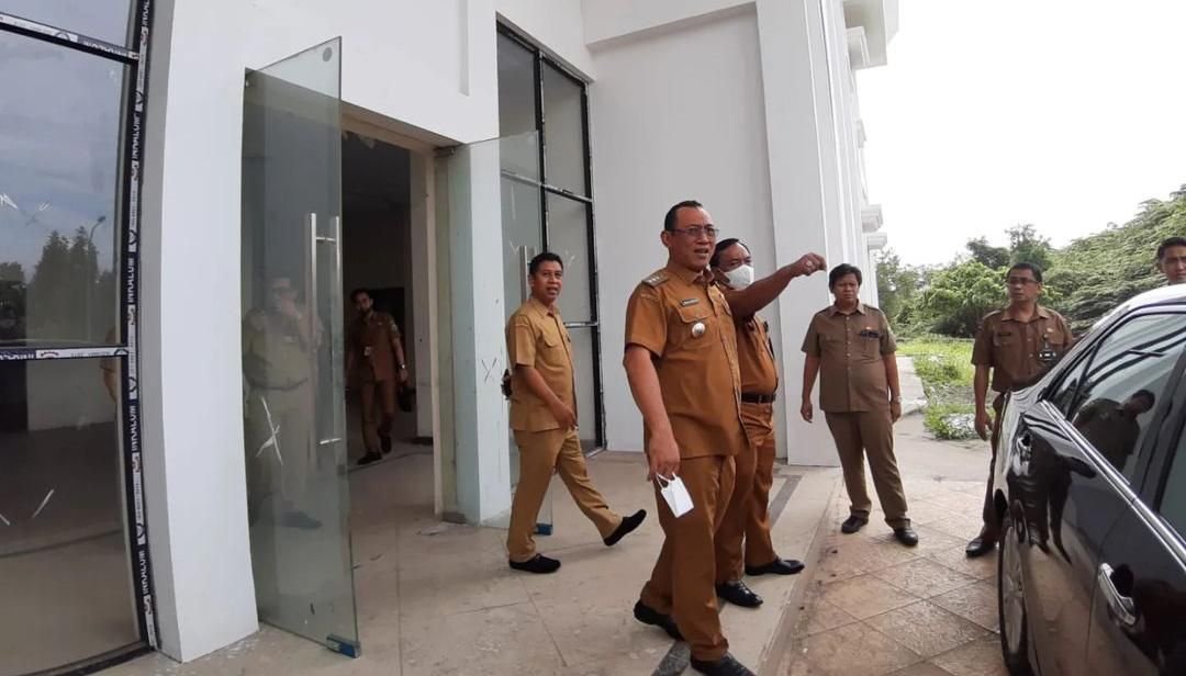 Delapan Tahun Terbengkalai, Eks Gedung Kejari Cilegon akan Disulap Jadi Sentra UMKM, Anggaran Rp1,1 Miliar 1 Delapan Tahun Terbengkalai, Eks Gedung Kejari Cilegon akan Disulap Jadi Sentra UMKM, Anggaran Rp1,1 Miliar
