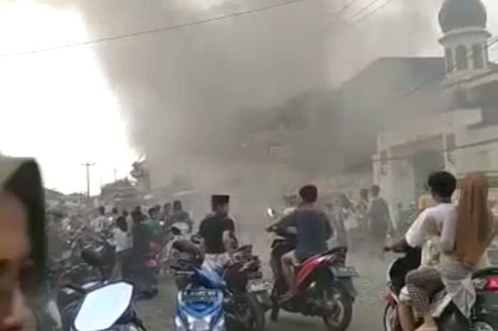 Pasar Cibaliung Pandeglang Terbakar, Asap Tebal Membubung Tinggi