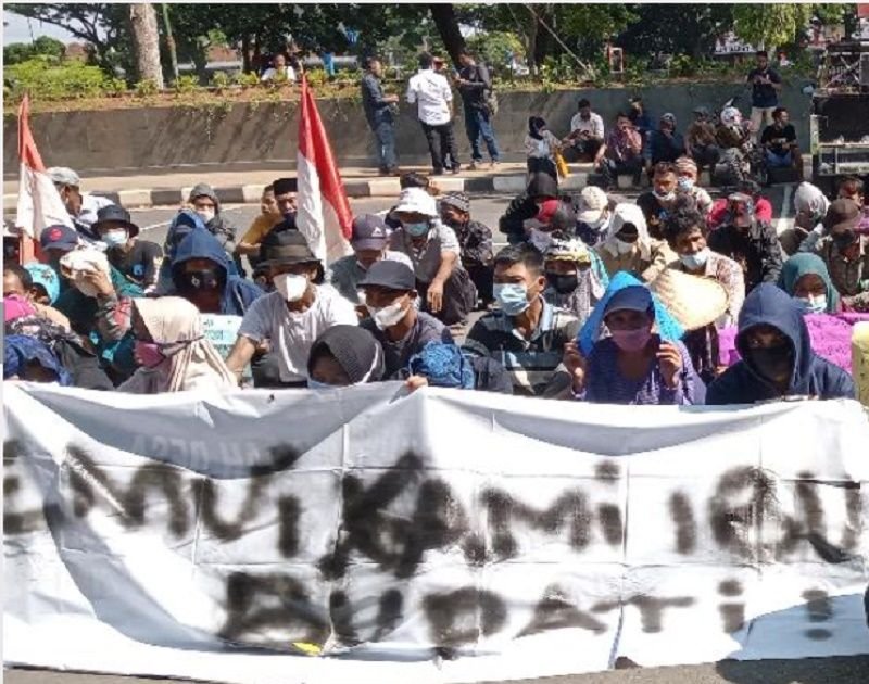Petani se Desa Mekarjaya Lebak Demo di Setda Lebak, Minta Bupati Iti Tutup Tambang Pasir Perusak Sawah