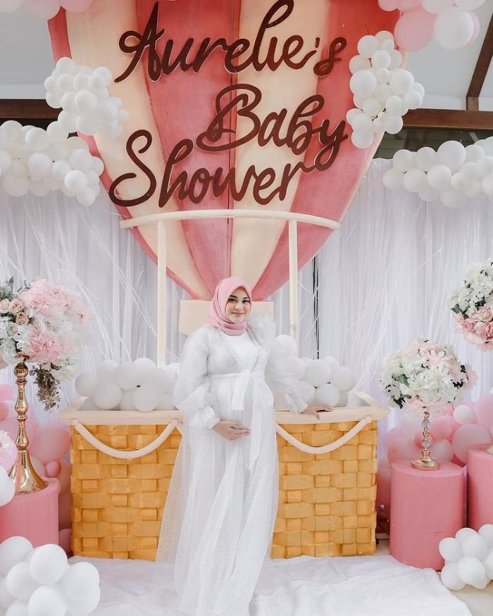 Potret Meriahnya Acara Baby Shower Aurel Hermansyah, Usung Tema Serba Pink dan Putih