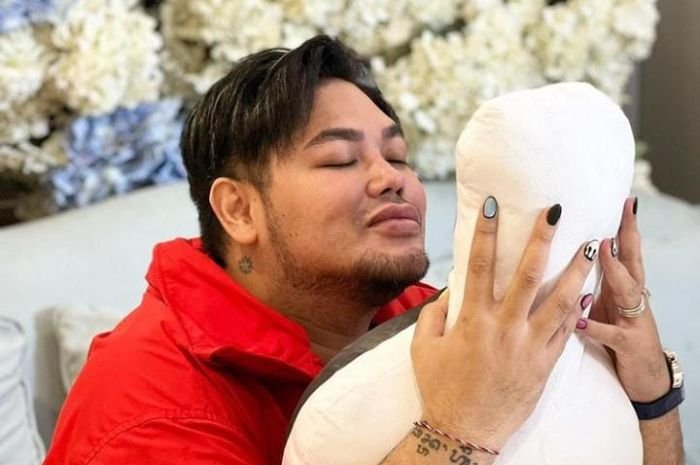Beres dengan Spirit Doll, Ivan Gunawan Tak Tahan Adopsi Boneka Baru 1 Beres dengan Spirit Doll, Ivan Gunawan Tak Tahan Adopsi Boneka Baru