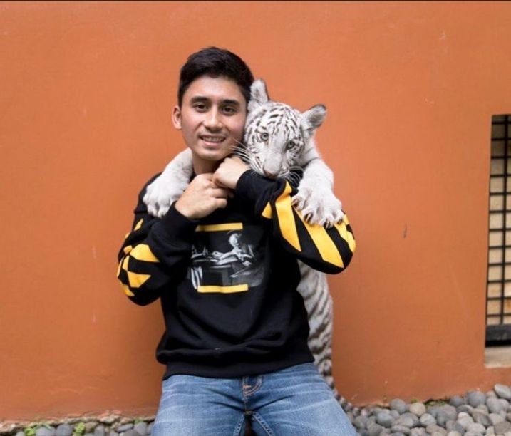Selen, Harimau Putih Milik Alshad Ahmad Mulai Diberi Susu, Mulai Manja 1 Selen, Harimau Putih Milik Alshad Ahmad Mulai Diberi Susu, Mulai Manja