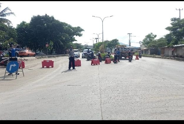 Jalan Rusak di JLS Cilegon KM 3 Semakin Parah 2 Jalan Rusak di JLS Cilegon KM 3 Semakin Parah