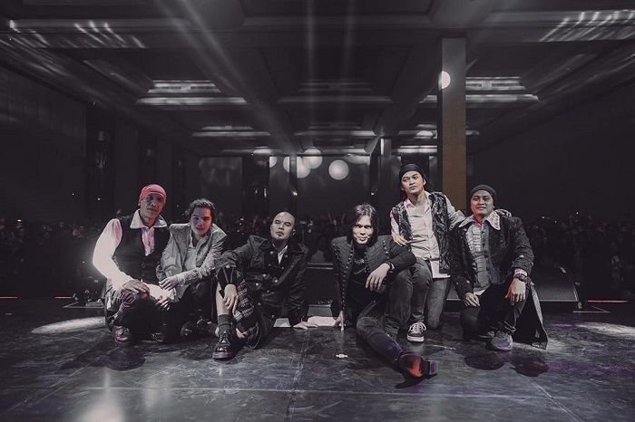 Lirik Lagu Angin Dipopulerkan Dewa 19, Berkisah Tentang Seseorang yang Jatuh Cinta Tetapi Sulit Mengungkapkan 4 Lirik Lagu Angin Dipopulerkan Dewa 19, Berkisah Tentang Seseorang yang Jatuh Cinta Tetapi Sulit Mengungkapkan