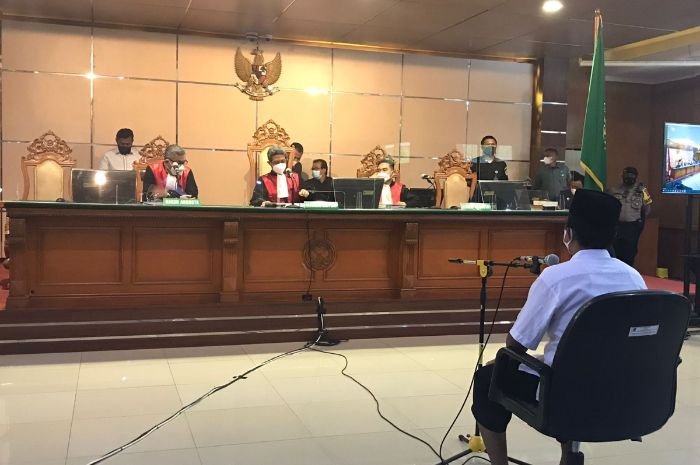 Lolos dari Hukuman Mati dan Kebiri, Herry Wirawan Pemerkosa 13 Santriwati Divonis Seumur Hidup 1 Lolos dari Hukuman Mati dan Kebiri, Herry Wirawan Pemerkosa 13 Santriwati Divonis Seumur Hidup