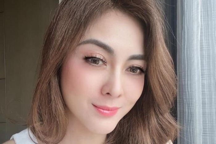 Ucap Syukur Usai Bercerai dengan Jonathan, Ini yang Akan Dilakukan Dhena Devanka Selanjutnya 1 Ucap Syukur Usai Bercerai dengan Jonathan, Ini yang Akan Dilakukan Dhena Devanka Selanjutnya