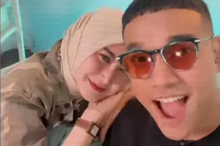 Fadly Sebut Marissya Icha Tipe Cewek Ideal dan Begitu Juga Sebaliknya 1 Fadly Sebut Marissya Icha Tipe Cewek Ideal dan Begitu Juga Sebaliknya