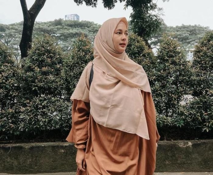 Unggah Foto Cantik Berhijab, Paula Verhoeven Minta Didoakan Dapat Hidayah