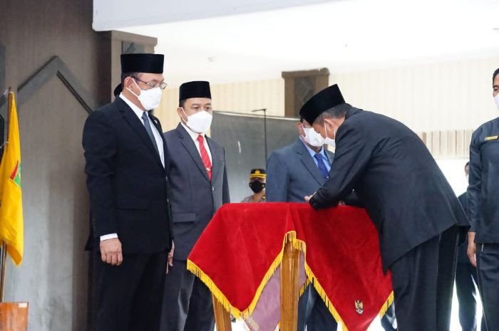 Diberi Waktu Satu Tahun, Pejabat Eselon II Pemkot Cilegon yang Baru Wajib Penuhi Target atau........ 6 Lantik Enam Pejabat Eselon II, Helldy Agustian Minta Tidak Ada Korupsi