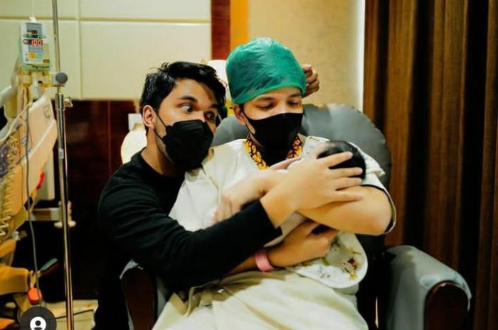 Thariq Halilintar Bagikan Potret Bersama Anak Aurel-Atta, Netizen: Udah Engga Sabar Jadi Papa 1 Thariq Halilintar Bagikan Potret Bersama Anak Aurel-Atta, Netizen: Udah Engga Sabar Jadi Papa