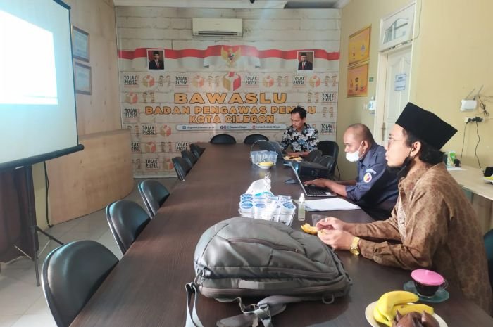 Diarahkan Jadi Pusat Penelitian, Komisioner Bawaslu di Banten Diwajibkan Bikin Buku 10 Diarahkan Jadi Pusat Penelitian, Komisioner Bawaslu di Banten Diwajibkan Bikin Buku
