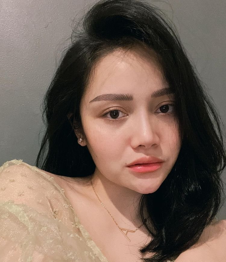 Kronologi Mawar AFI Putuskan Bercerai dengan Suaminya, yang Diduga Selingkuh dengan Baby Sitter 1 Kronologi Mawar AFI Putuskan Bercerai dengan Suaminya, yang Diduga Selingkuh dengan Baby Sitter