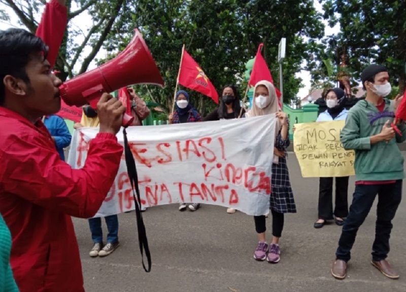 LMND Pandeglang: 65 Waralaba Langgar Perda Didiamkan, Namun Pedagang Kecil Langgar Perda Langsung Disikat