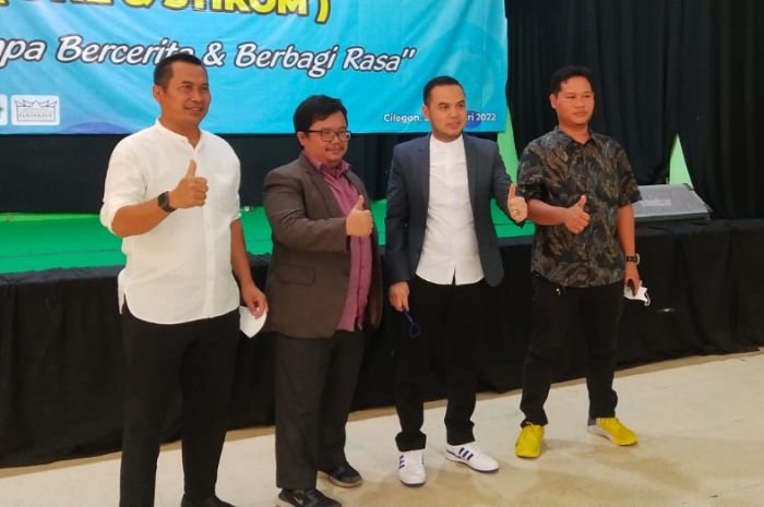 Reuni Akbar Alumni Universitas Al Khairiyah, Dewan Viral 'Wakili Rakyat Berwisata' Terpilih Jadi Ketua 1 Reuni Akbar Alumni Universitas Al Khairiyah, Dewan Viral 'Wakili Rakyat Berwisata' Terpilih Jadi Ketua