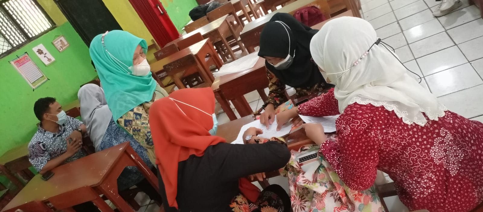 Pokja Guru Koormin Cadasari Susun Soal PTS 2 Pokja Guru Koormin Cadasari Susun Soal PTS