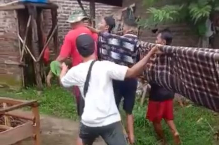 Dua Remaja Asal Kota Serang yang Terseret Banjir Ditemukan Tewas di Kabupaten Serang 4 Dua Remaja Asal Kota Serang yang Terseret Banjir Ditemukan Tewas di Kabupaten Serang